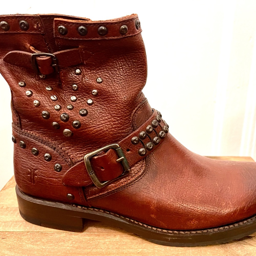 Frye 100% Leather Ankle Boots in Redwood. Size 8, New